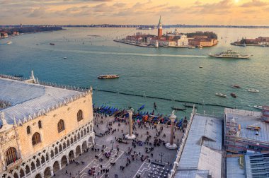 12 / 02 / 2017 Venedik, İtalya: San Giorgio Maggiore Adası ve İtalya 'nın Venedik kentindeki St. Mark Meydanı' nın havadan görünüşü.