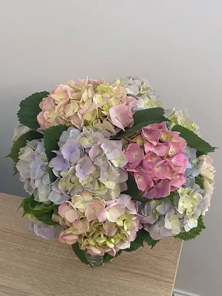 Beautiful Bucket Fresh Flowers Table — Stock Photo, Image
