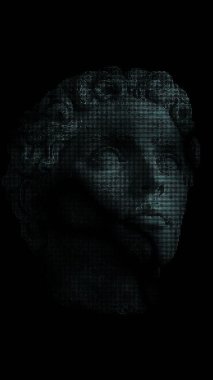 Geceleyin antik bir kadın heykeli