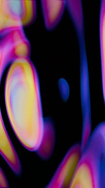 Sarı ve pembe nesnelerin bulanık olduğu siyah bir arkaplan.