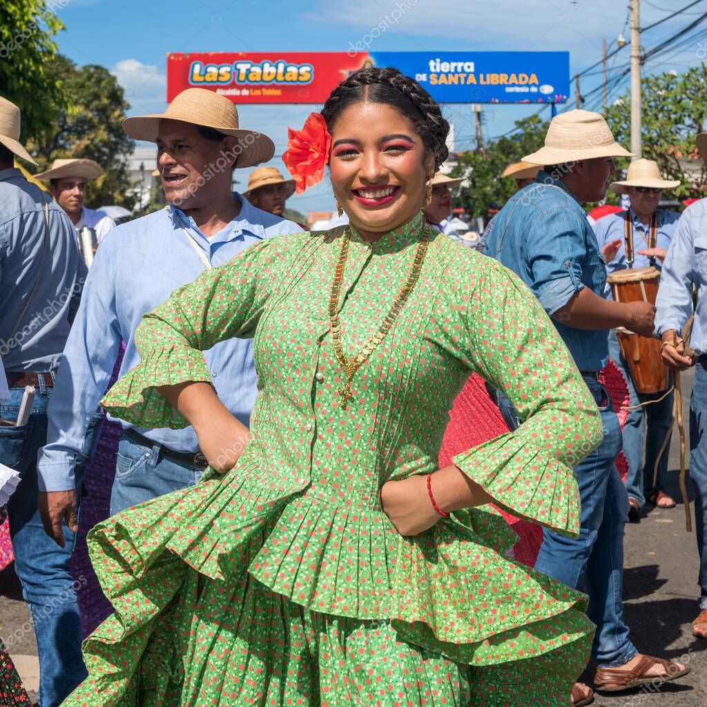 Las Tablas, Panamá 11 de enero de 2023 Gente desfilando y actuando
