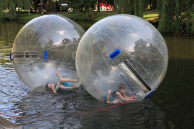 Chekman Park, Khmelnytskyi, Ukrayna 'daki çocuklar için aktif eğlence.
