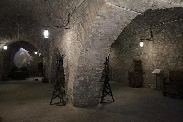 Mučírna Nástroje Mučení Středověku Sklepě Pevnosti Khotyn Oblast Černovice Ukrajina — Stock fotografie
