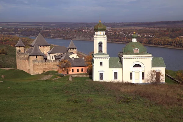 Khotyn要塞 Khotyn Fortress 是一座中世纪的防御工事 位于Khotyn 乌克兰切尔尼夫茨地区 由鲁索 瓦拉几人 Russo Vlachs — 图库照片