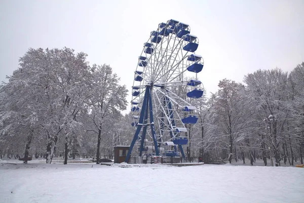 stock image The Ferris wheel is an attraction in Chekman Park in the city of Khmelnytskyi, Ukraine