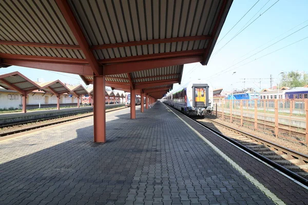 Платформа Пути Железнодорожного Вокзала Пшемил Хауни Польша — стоковое фото