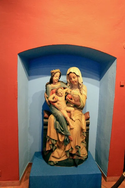 Estatuilla Madonna Niño Exposiciones Del Museo Ciudad Castillo Viejo Que —  Fotos de Stock