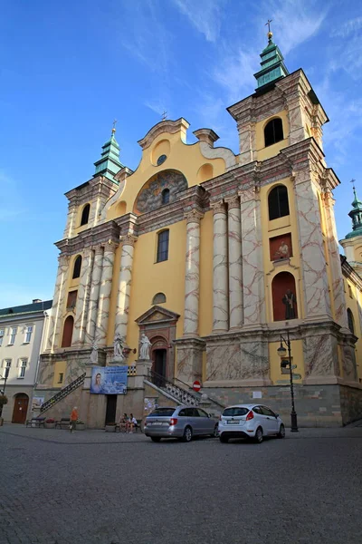 聖マグダラのマリア教会とフランシスコ会修道院は プリズミル市 現在のポーランドのサブカルパティア ヴォイヴォワーシップ にあるフランシスコ会の宗教的な建物と修道院である 街の歴史的な部分に位置します — ストック写真