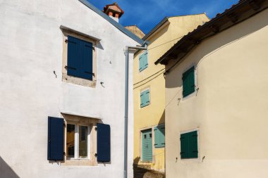 Hırvatistan 'ın eski kentinde minimalist evler