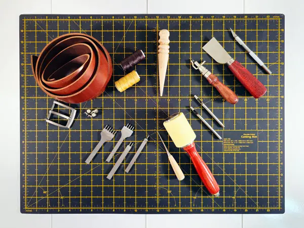 Deri teçhizat çantası. Deri işi. Deri dikiş aletleri. Deri kemer dikiş. Kemer aksesuarları.