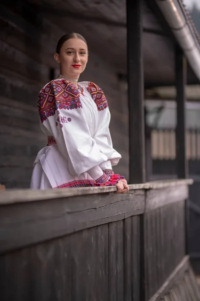 Jeune Belle Femme Slovaque Robe Traditionnelle Folklorique Slovaque — Photo
