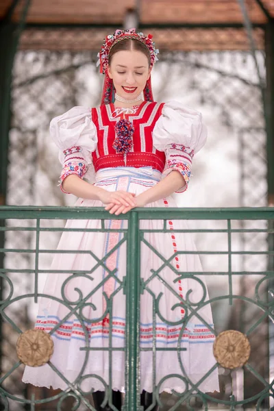 Junge Schöne Slowakische Frau Traditioneller Kleidung Slowakische Folklore — Stockfoto
