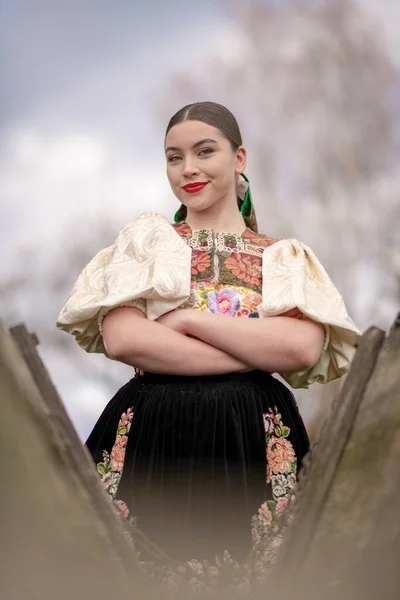 Молода Красива Словачка Традиційному Одязі Словацький Фольклор — стокове фото