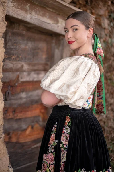 Jeune Belle Femme Slovaque Robe Traditionnelle Folklorique Slovaque — Photo