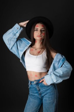 Seksi Esmer Hanımın Güzel Portresi