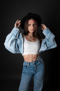 Seksi Esmer Hanımın Güzel Portresi
