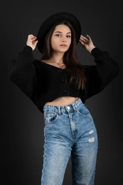 Giovane Bella Ragazza Adolescente Jeans Denim — Foto Stock