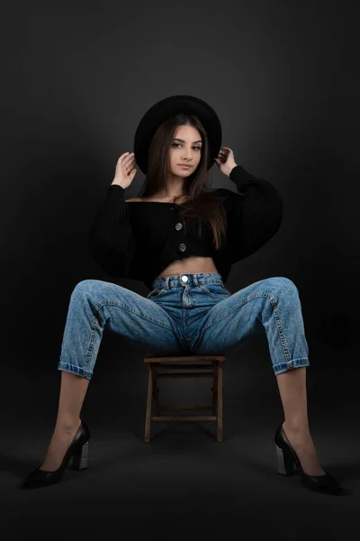 Genç Güzel Genç Kız Kot Jeans — Stok fotoğraf
