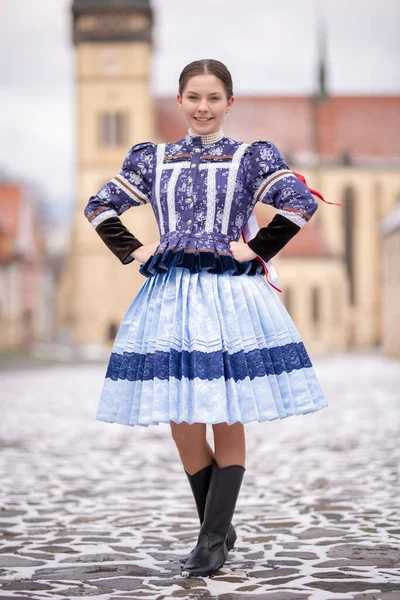 Hermosa Mujer Vestida Con Trajes Tradicionales Europa Del Este Trajes — Foto de Stock