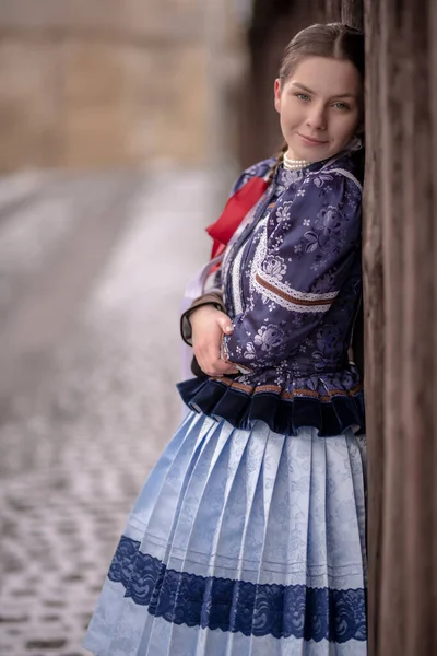 Belle Femme Portant Des Costumes Folkloriques Traditionnels Europe Est Costumes — Photo