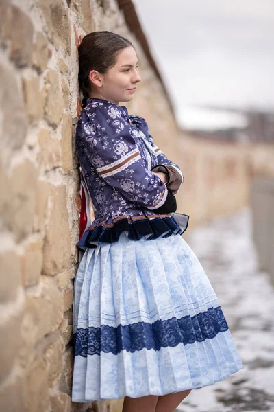 Прекрасна Жінка Традиційних Народних Костюмах Східної Європи Словацькі Народні Костюми — стокове фото