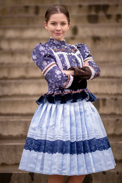 Belle Femme Portant Des Costumes Folkloriques Traditionnels Europe Est Costumes — Photo