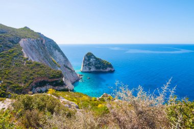 Yunanistan 'ın Zakynthos İyon adasındaki Mizithres kayalığının hava manzarası.