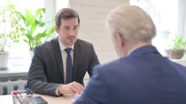 Ofiste Çalışan Kızgın İş Adamı