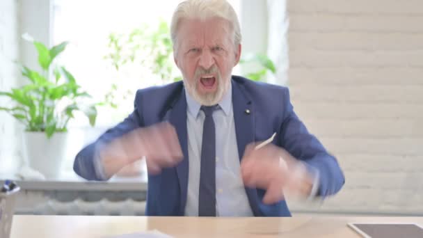 Distraught Old Businessman Screaming Κατάθλιψη Και Άγχος — Αρχείο Βίντεο