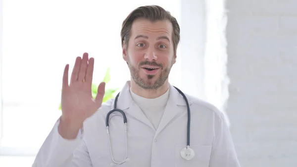 Πορτρέτο Του Ανδρός Γιατρός Μιλώντας Απευθείας Σύνδεση Video Call — Φωτογραφία Αρχείου