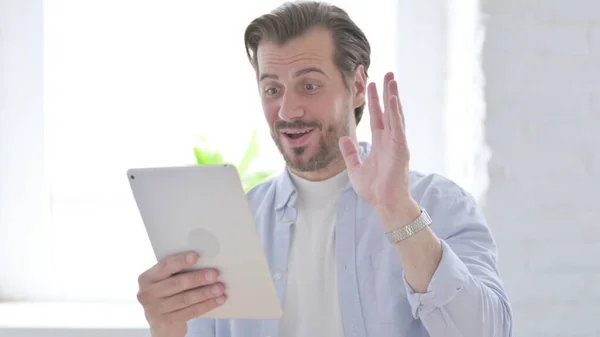 Video Call Tablet Talking Mature Man — Stok Foto