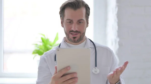 Portrait Video Call Tablet Male Doctor Office — Stok fotoğraf