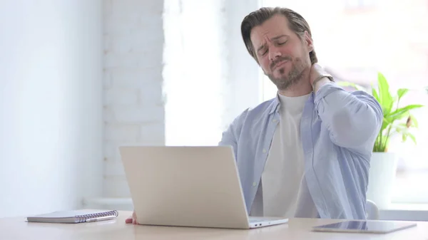 Mature Man Having Neck Pain While Using Laptop — Stok fotoğraf