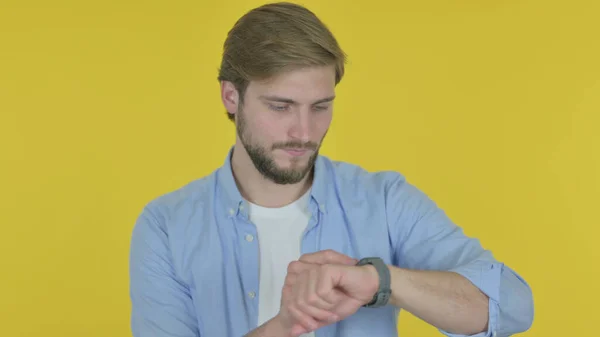 Casual Young Man Using Smartwatch Yellow Background — Fotografia de Stock