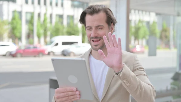 Video Call Tablet Man Standing Outdoor — Foto de Stock