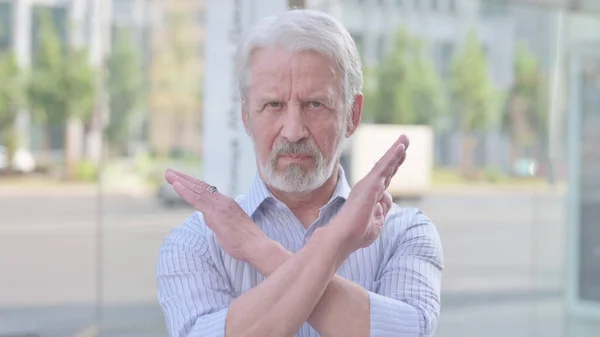Portrait Rejecting Senior Old Man Doing Gesture Outdoor — ストック写真