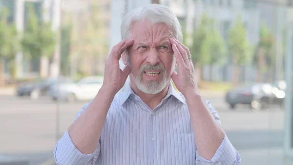 Portrait Senior Old Man Having Headache Outdoor — Fotografia de Stock