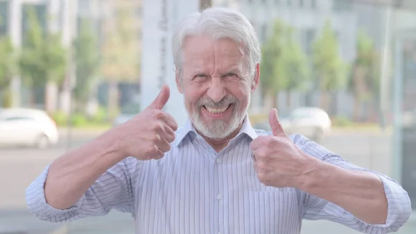 Portrait Excited Senior Old Man Celebrating Success Outdoor — Stockfoto