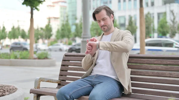 Outdoor Man Checking Time While Waiting Bench — Stock Photo, Image
