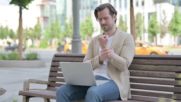 Man Wrist Pain Using Laptop While Sitting Bench — стоковое фото