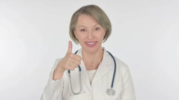 Thumbs Από Senior Γυναίκα Γιατρός Λευκό Φόντο — Φωτογραφία Αρχείου
