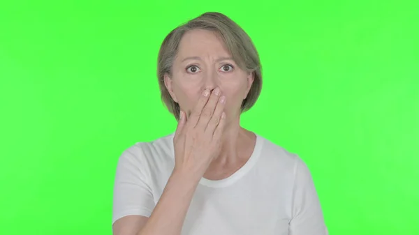 Shocked Senior Old Woman Loss Green Background — Photo