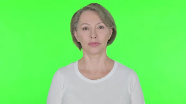 Serious Senior Old Woman Green Background — Stockfoto