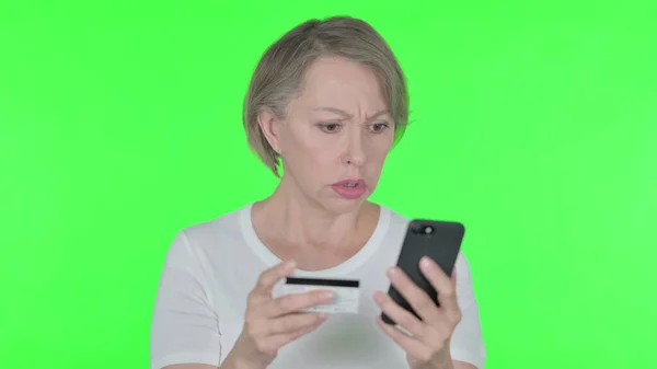 Online Shopping Failure Smartphone Senior Old Woman Green Background — Stockfoto