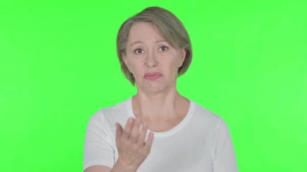 Angry Senior Old Woman Arguing Green Background — Fotografia de Stock