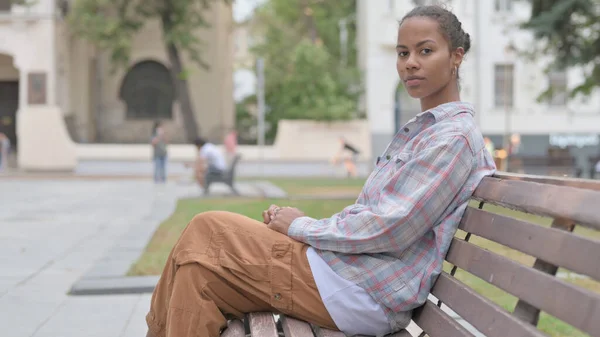 Young African Woman Looking Camera While Sitting Bench — Stock Photo, Image