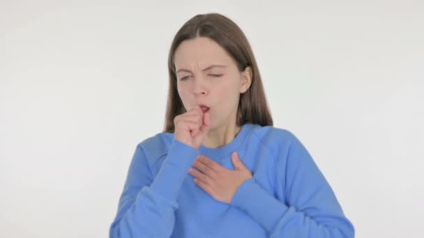 Άρρωστη Περιστασιακή Γυναίκα Βήχει Λευκό Φόντο — Αρχείο Βίντεο
