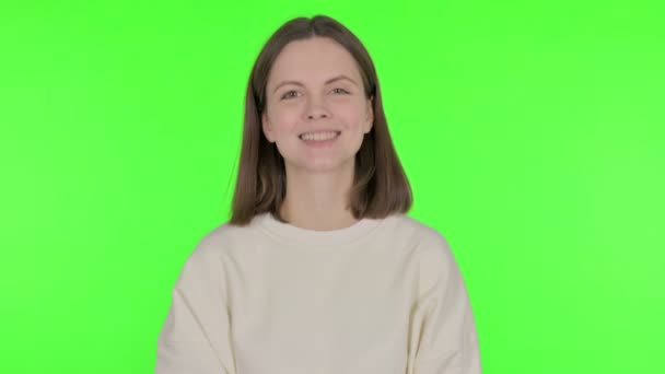 Approbation Par Casual Femme Secouant Tête Sur Fond Vert — Video