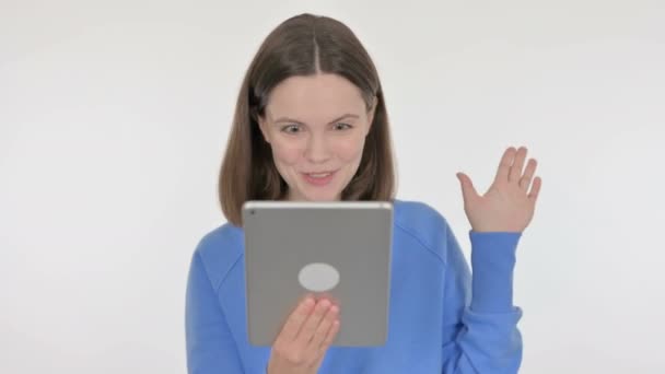 Video Hovor Tabletu Ležérní Ženy Bílém Pozadí — Stock video