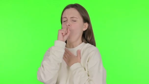 緑の背景に病気のカジュアル女性を咳 — ストック動画